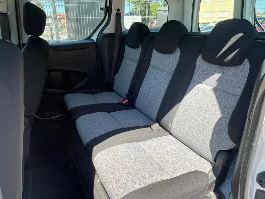 Citroën Berlingo 2017 - 13500 EUR, 312000 km - AUTO.MOTO.pt - 312000km - foto 5 de 14