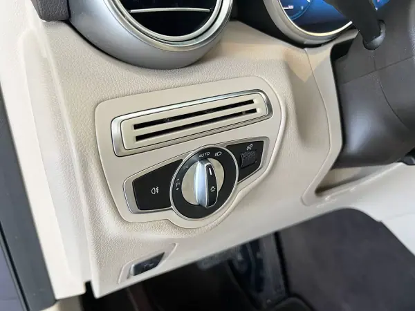 Mercedes-Benz GLC 300 2021 - 39900 EUR, 116839 km - AUTO.MOTO.pt - 116839km - foto 19 de 22
