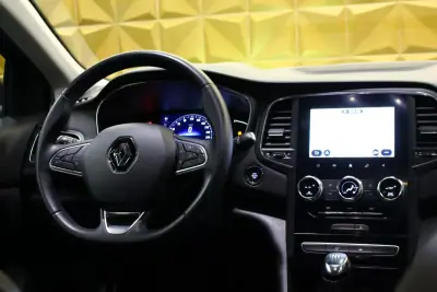 Renault Mégane Sport Tourer 2022 - 15900 EUR, 141000 km - AUTO.MOTO.pt - 141000km - foto 18 de 30