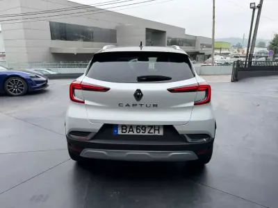 Renault Captur 2023 - 17900 EUR, 70999 km - AUTO.MOTO.pt - 70999km - foto 3 de 14