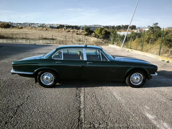 Jaguar XJ6 1976 - 24950 EUR, 47777 km - AUTO.MOTO.pt - 47777km - foto 12 de 60