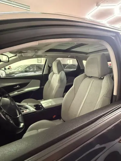 Peugeot 3008 2018 - 17900 EUR, 140000 km - AUTO.MOTO.pt - 140000km - foto 11 de 11