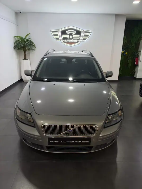 Volvo V50 2006 — photo 3 of 11