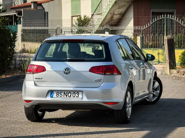 Volkswagen Golf 2013 - 10800 EUR, 256000 km - AUTO.MOTO.pt - 256000km - foto 2 de 12
