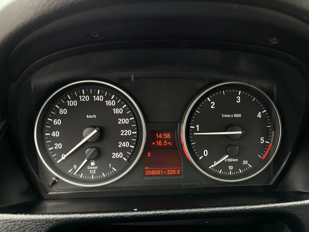 BMW X1 2014 - 13500 EUR, 208000 km - AUTO.MOTO.pt - 208000km - foto 14 de 17