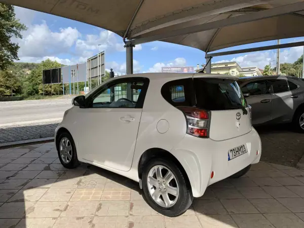 Toyota iQ 2009 - 7500 EUR, 123054 km - AUTO.MOTO.pt - 123054km - foto 3 de 22