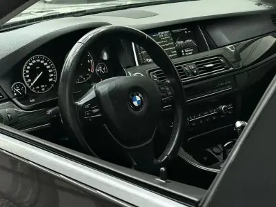 BMW 520 2015 - 18900 EUR, 202000 km - AUTO.MOTO.pt - 202000km - foto 19 de 21