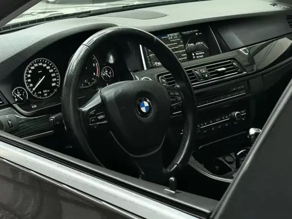 BMW 520 2015 - 18900 EUR, 202000 km - AUTO.MOTO.pt - 202000km - foto 19 de 21
