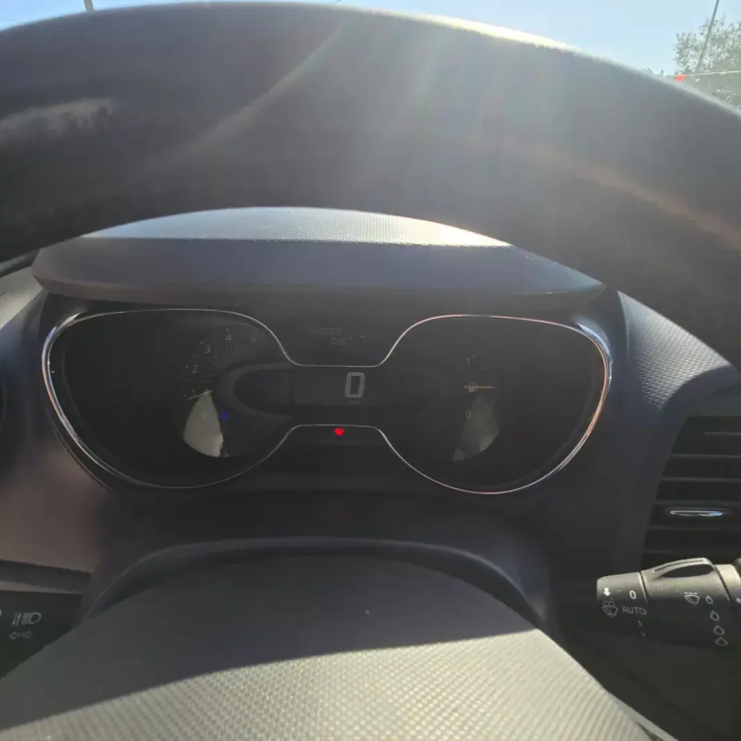 Renault Captur 2015 - 8950 EUR, 233891 km - 233891km - foto 12 de 14