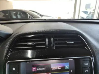Jaguar F-Pace 2017 - 19750 EUR, 156000 km - AUTO.MOTO.pt - 156000km - foto 35 de 43