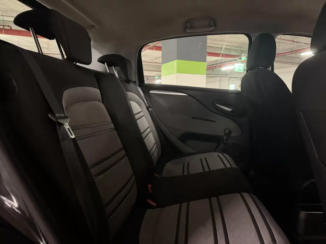 Fiat Punto 2011 - 3000 EUR, 289000 km - AUTO.MOTO.pt - 289000km - foto 9 de 10