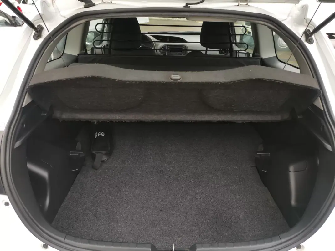 Toyota YARIS BIZZ (NLP 1.0 VVT-i 1.0) 2017 - 11000 EUR, 214000 km - AUTO.MOTO.pt - 214000km - foto 5 de 11