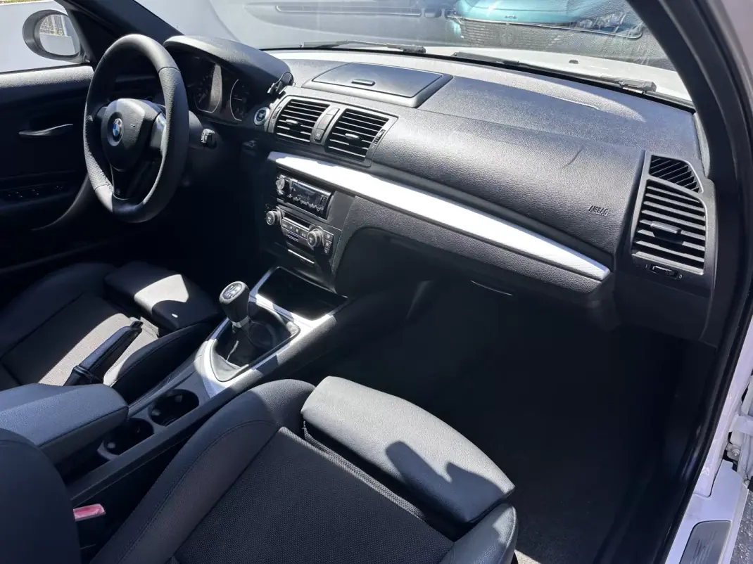 BMW 118 2009 - 9900 EUR, 177000 km - AUTO.MOTO.pt - 177000km - foto 44 de 46