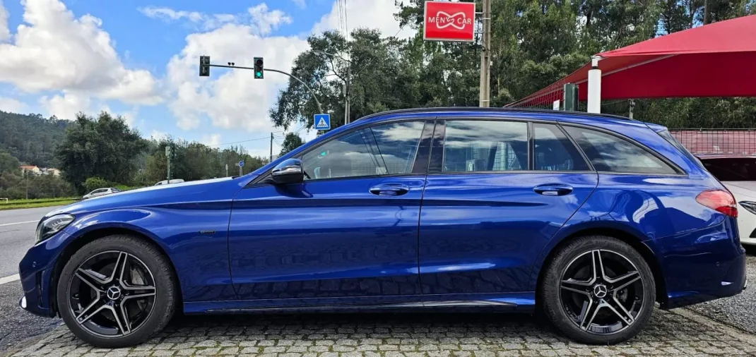Mercedes-Benz C 300 2020 - 41500 EUR, 94000 km - AUTO.MOTO.pt - 94000km - foto 4 de 46
