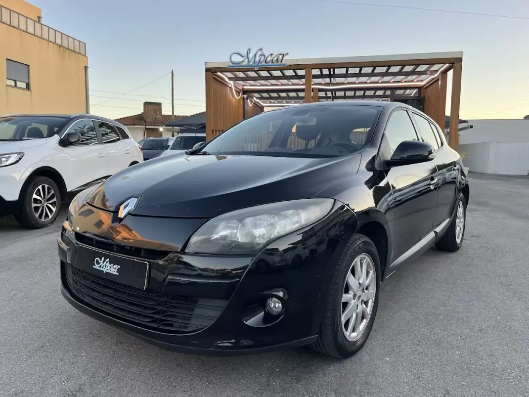 Renault Mégane 2011 - 6750 EUR, 234000 km - AUTO.MOTO.pt - 234000km - foto 1 de 34