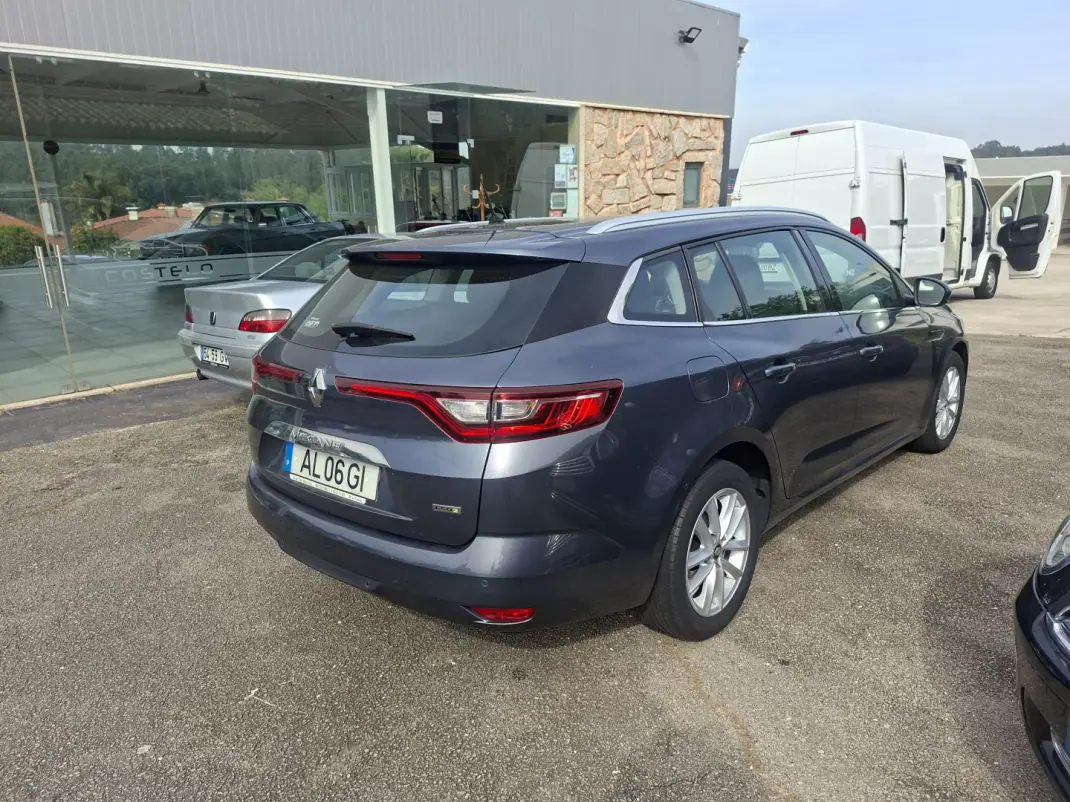 Renault Mégane Sport Tourer 2017 - 11530 EUR, 167840 km - AUTO.MOTO.pt - 167840km - foto 15 de 31