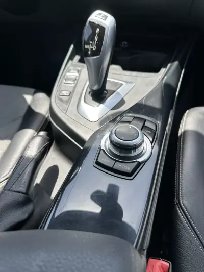 BMW 118 2015 - 16000 EUR, 220000 km - AUTO.MOTO.pt - 220000km - foto 58 de 65