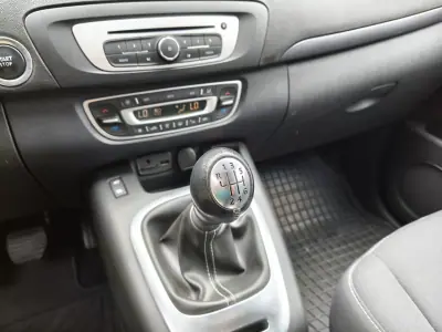 Renault Scénic 2015 - 9900 EUR, 175000 km - AUTO.MOTO.pt - 175000km - foto 11 de 11
