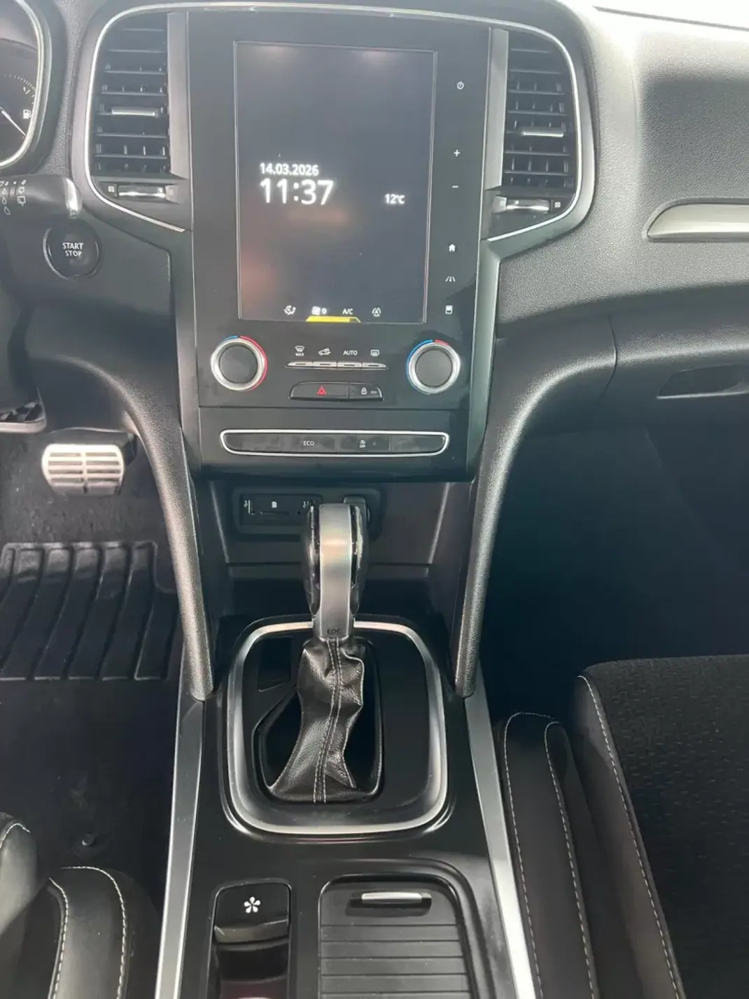 Renault Mégane 2018 - 14500 EUR, 170000 km - AUTO.MOTO.pt - 170000km - foto 10 de 12