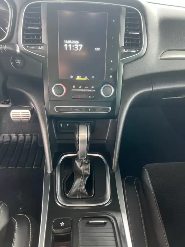 Renault Mégane 2018 - 14500 EUR, 170000 km - AUTO.MOTO.pt - 170000km - foto 10 de 12