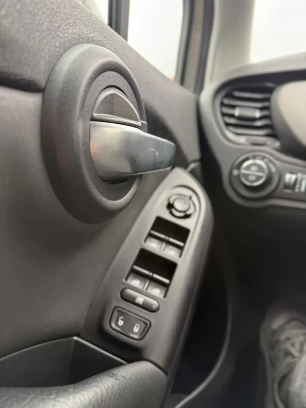 Fiat 500X 2023 - 17950 EUR, 46000 km - AUTO.MOTO.pt - 46000km - foto 15 de 24