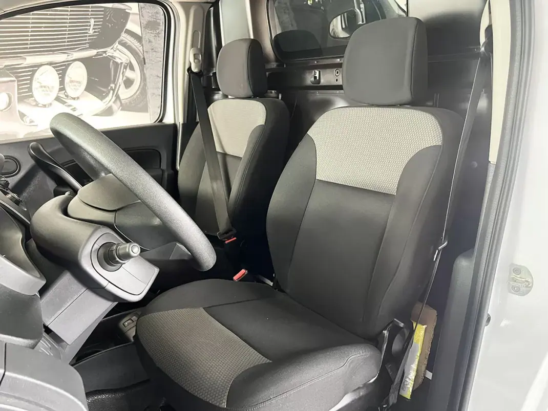 Renault KANGOO EXPRESS MAXI Z.E. 33 2021 - 15800 EUR, 22422 km - AUTO.MOTO.pt - 22422km - foto 7 de 21