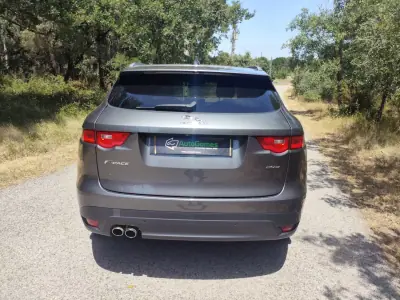 Jaguar F-Pace 2018 - 20900 EUR, 226300 km - AUTO.MOTO.pt - 226300km - foto 15 de 24