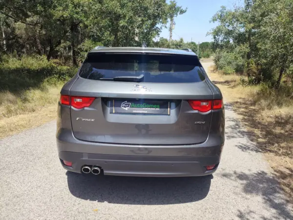 Jaguar F-Pace 2018 - 20900 EUR, 226300 km - AUTO.MOTO.pt - 226300km - foto 15 de 24