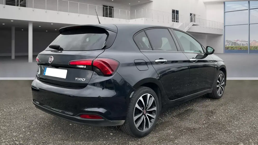 Fiat Tipo 2021 - 9500 EUR, 105534 km - AUTO.MOTO.pt - 105534km - foto 4 de 10
