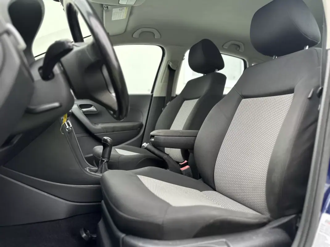 Volkswagen Polo 2010 - 7490 EUR, 151000 km - AUTO.MOTO.pt - 151000km - foto 10 de 30