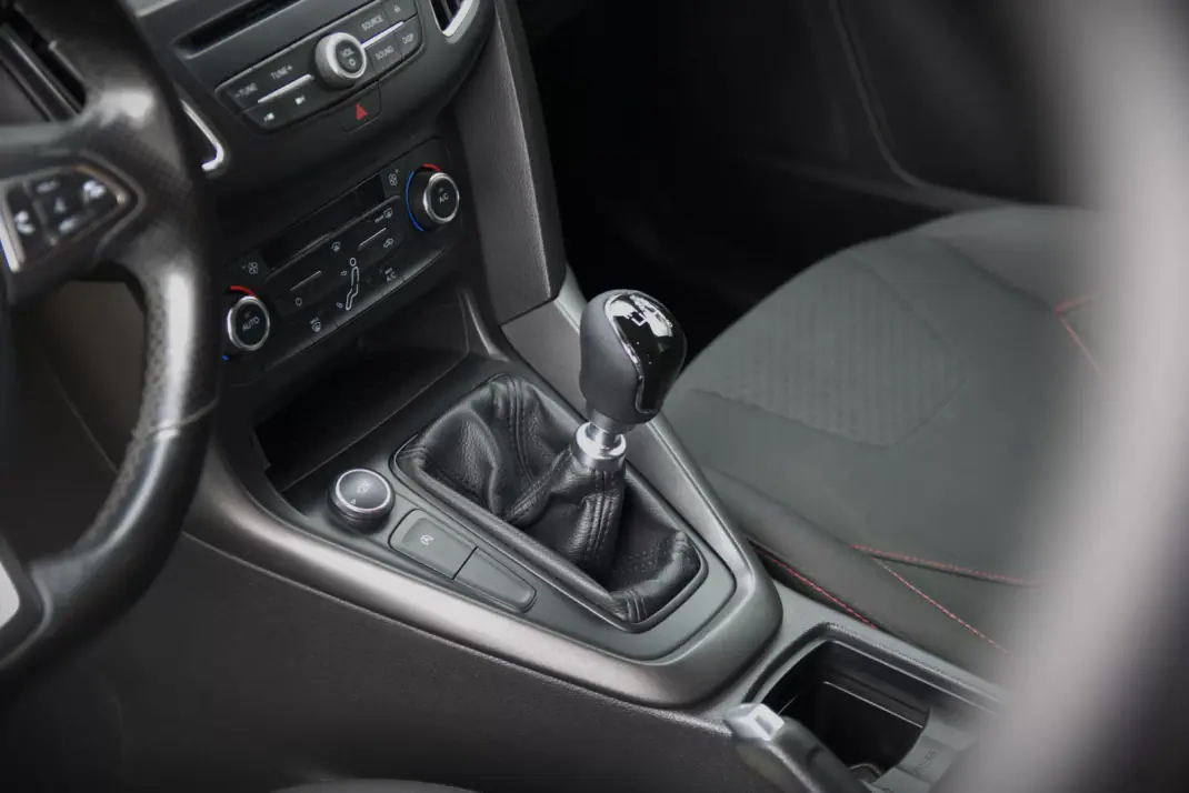 Ford Focus 2018 - 14990 EUR, 104000 km - AUTO.MOTO.pt - 104000km - foto 18 de 29