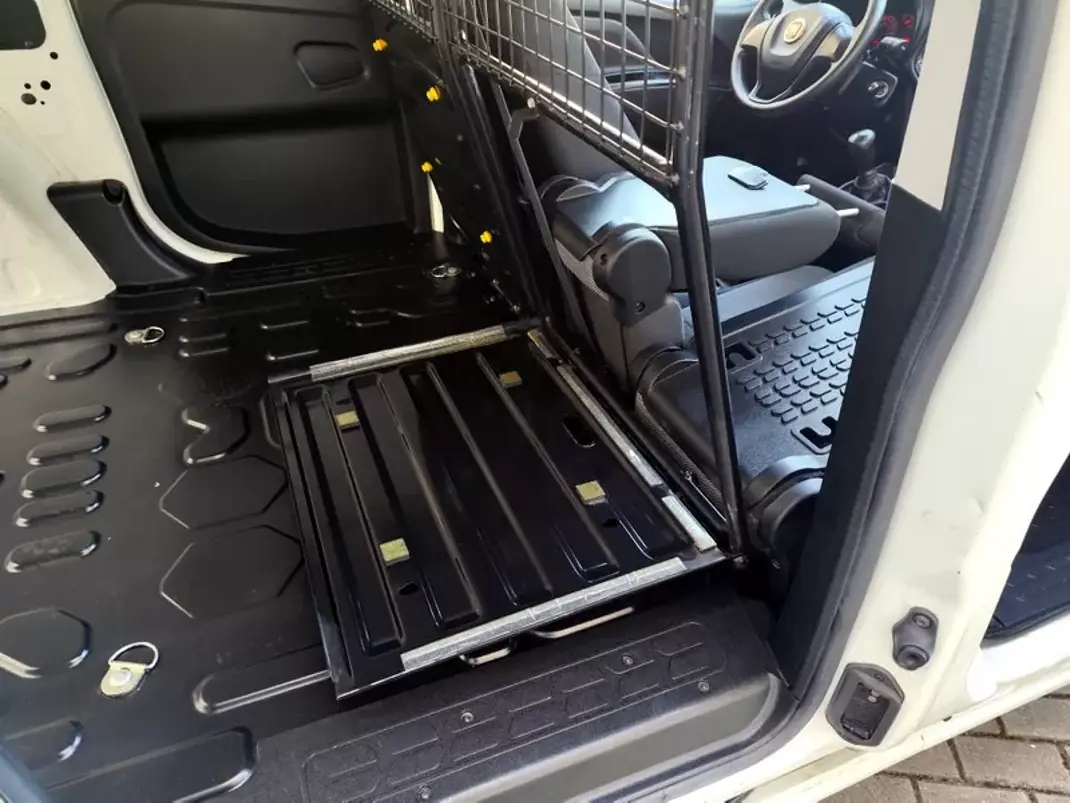 Fiat Doblo 1.3 Multijet ,3Lug. ,Iva Dedutivel 2017 - 9980 EUR, 85000 km - AUTO.MOTO.pt - 85000km - foto 16 de 26