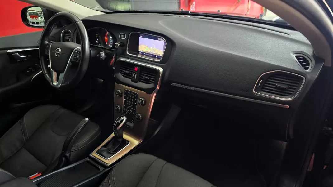 Volvo V40 Cross Country 2017 - 13990 EUR, 169554 km - 169554km - foto 52 de 61