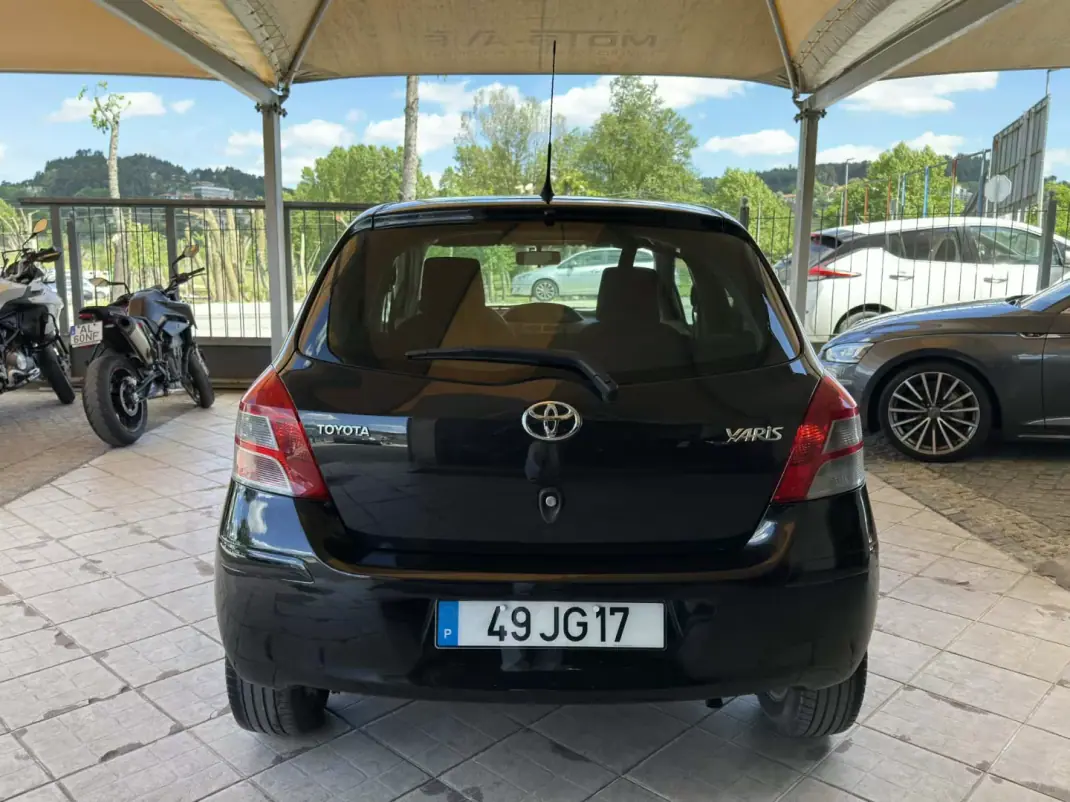Toyota Yaris 2010 - 5500 EUR, 207295 km - AUTO.MOTO.pt - 207295km - foto 7 de 26