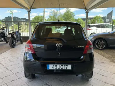 Toyota Yaris 2010 - 5500 EUR, 207295 km - AUTO.MOTO.pt - 207295km - foto 7 de 26