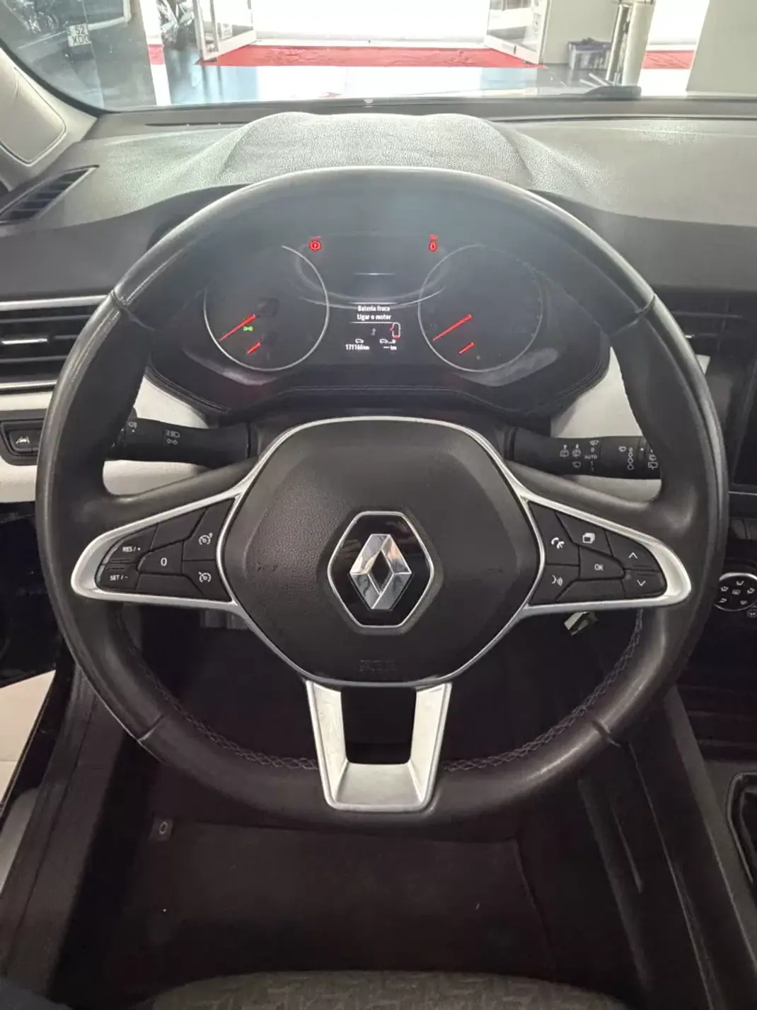 Renault Clio 2021 - 14490 EUR, 170000 km - AUTO.MOTO.pt - 170000km - foto 9 de 18