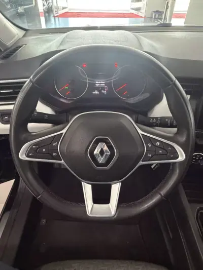 Renault Clio 2021 - 14490 EUR, 170000 km - AUTO.MOTO.pt - 170000km - foto 9 de 18