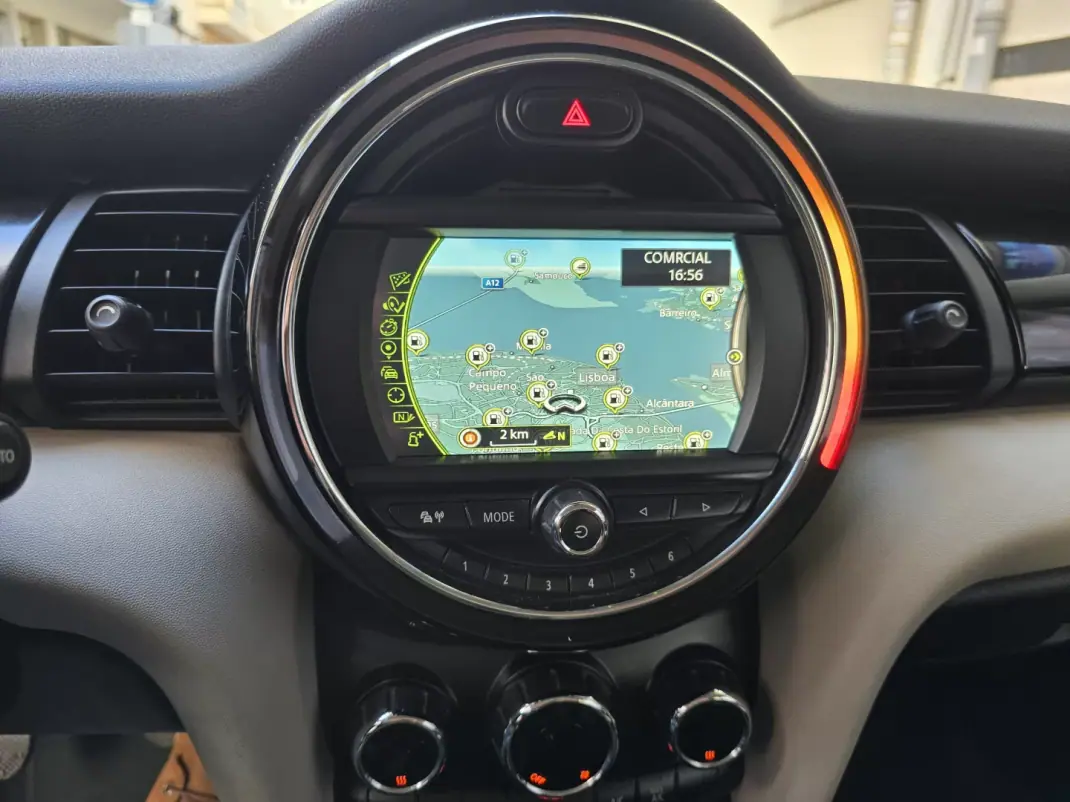 MINI Cooper 2017 - 14999 EUR, 166333 km - AUTO.MOTO.pt - 166333km - foto 19 de 24