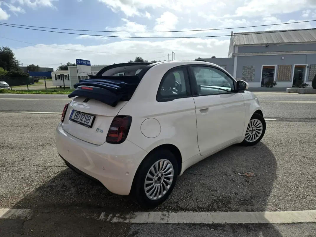 Fiat 500e 2023 - 17950 EUR, 22420 km - AUTO.MOTO.pt - 22420km - foto 3 de 9
