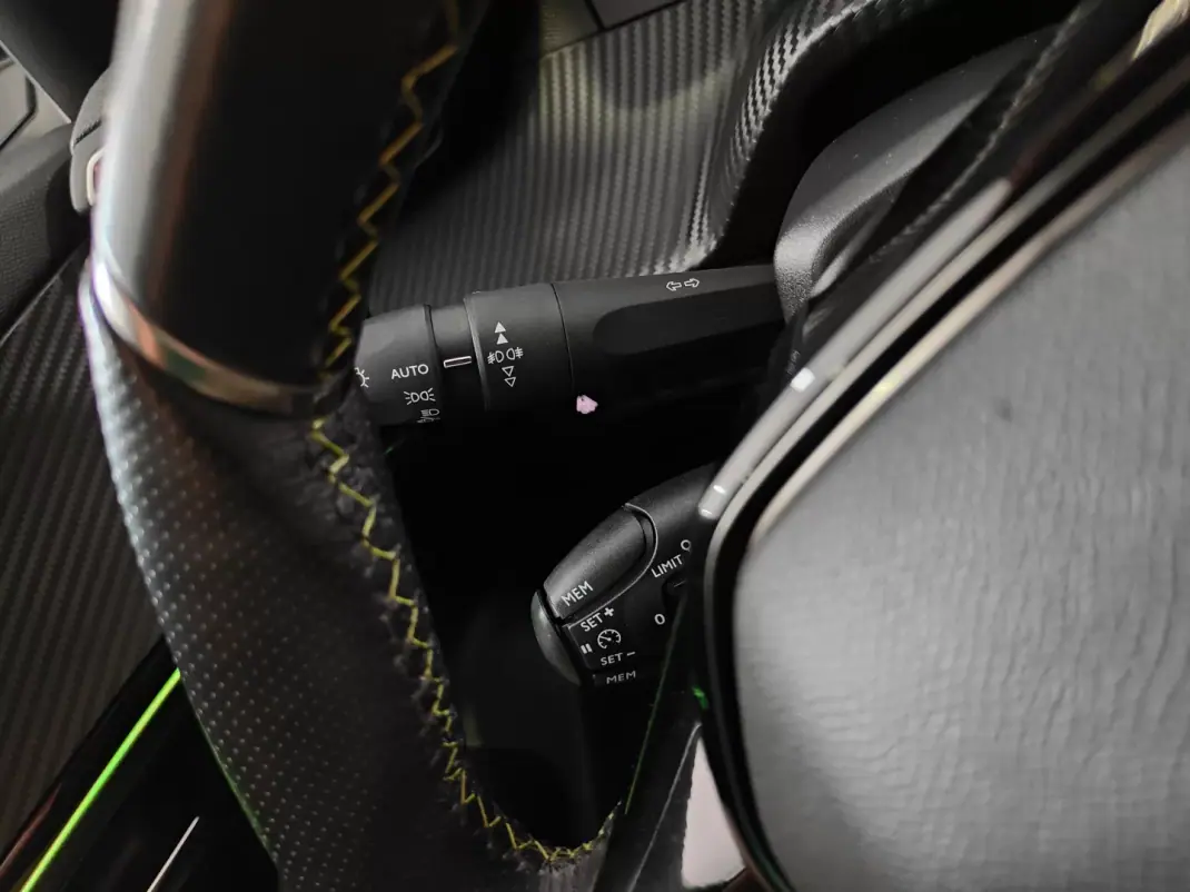 Peugeot 2008 2020 - 15990 EUR, 67000 km - AUTO.MOTO.pt - 67000km - foto 50 de 61