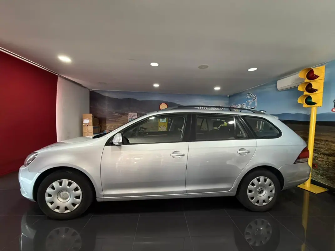 Volkswagen Golf Variant 2011 - 7900 EUR, 284928 km - AUTO.MOTO.pt - 284928km - foto 1 de 19