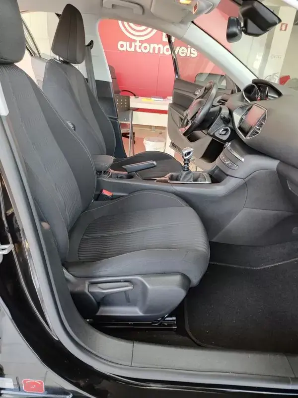 Peugeot 308 2014 - 9450 EUR, 199000 km - AUTO.MOTO.pt - 199000km - foto 18 de 32