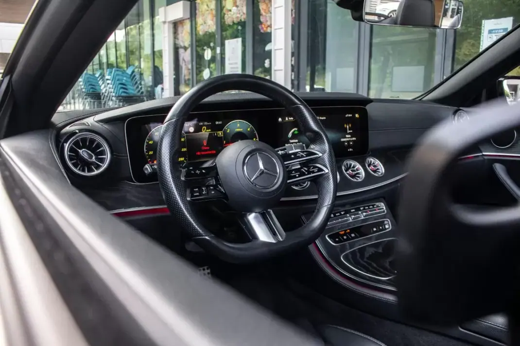 Mercedes-Benz E 220 2021 - 54450 EUR, 65874 km - AUTO.MOTO.pt - 65874km - foto 32 de 46
