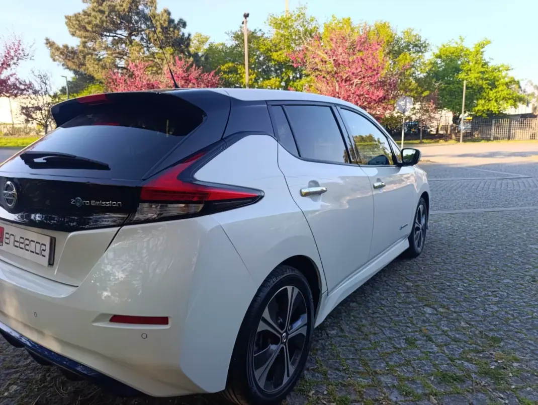 Nissan Leaf 2020 - 12500 EUR, 146861 km - AUTO.MOTO.pt - 146861km - foto 4 de 21