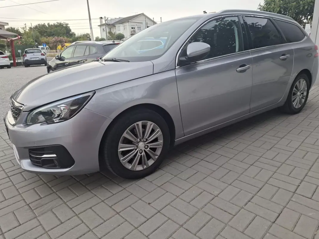 Peugeot 308 SW 2021 - 13490 EUR, 46850 km - 46850km - foto 6 de 28
