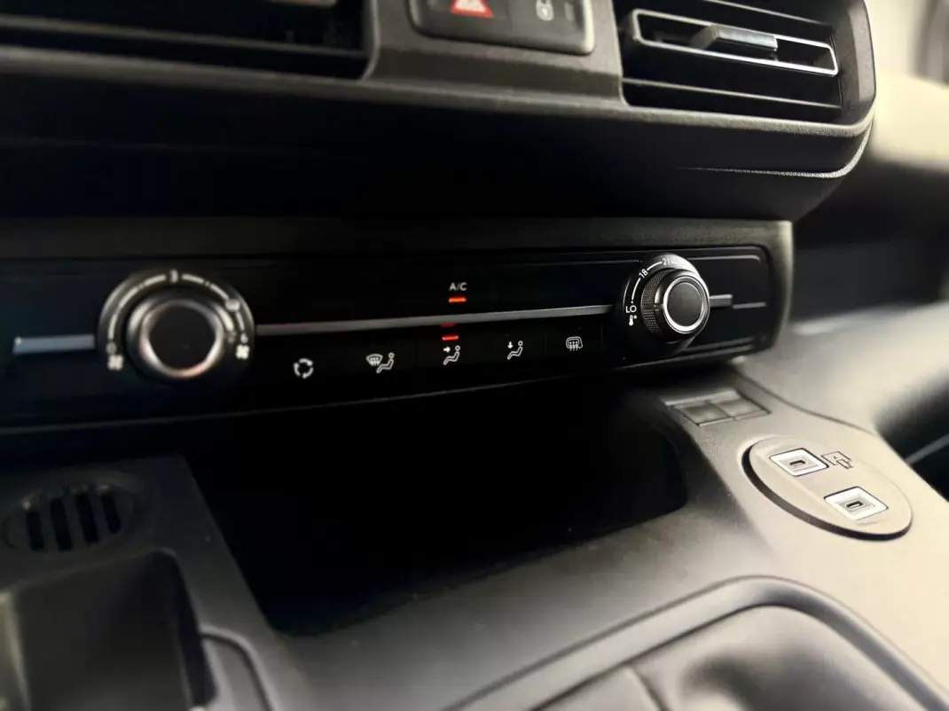 Citroën 2024 - 17950 EUR, 51000 km - AUTO.MOTO.pt - 51000km - foto 20 de 23