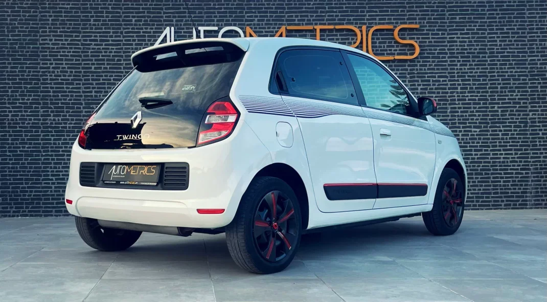 Renault Twingo 2015 - 9900 EUR, 155000 km - AUTO.MOTO.pt - 155000km - foto 3 de 12