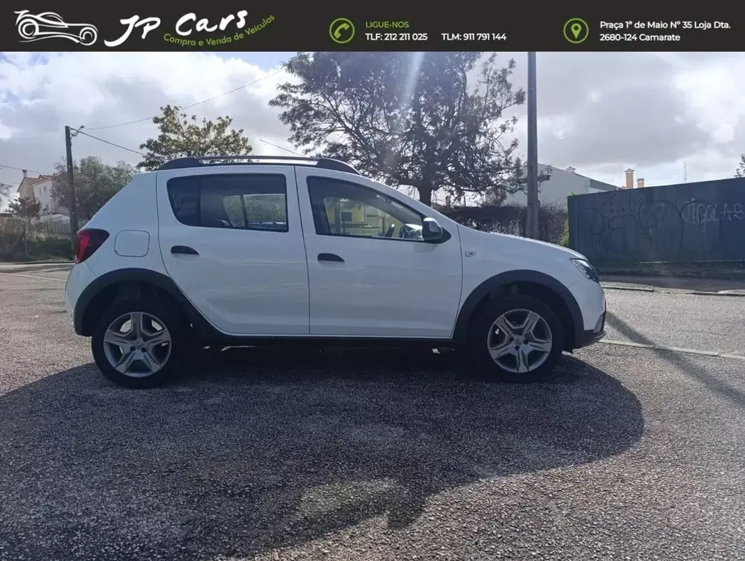 Dacia Sandero 2017 - 9750 EUR, 128440 km - AUTO.MOTO.pt - 128440km - foto 5 de 17
