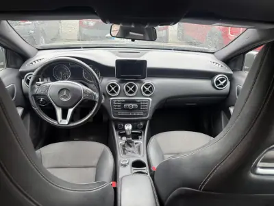 Mercedes-Benz A 180 2015 - 15990 EUR, 159668 km - AUTO.MOTO.pt - 159668km - foto 5 de 7