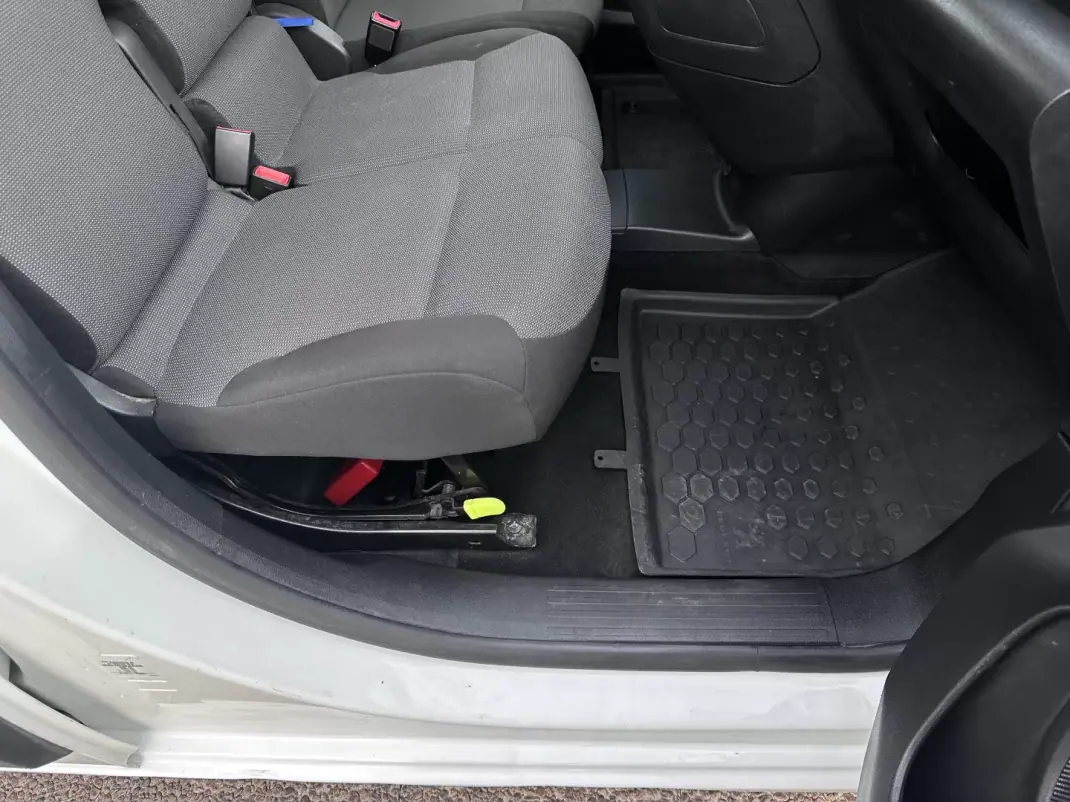 Peugeot Partner 1.5HDI 3lugares 2021 - 11900 EUR, 160000 km - AUTO.MOTO.pt - 160000km - foto 45 de 47